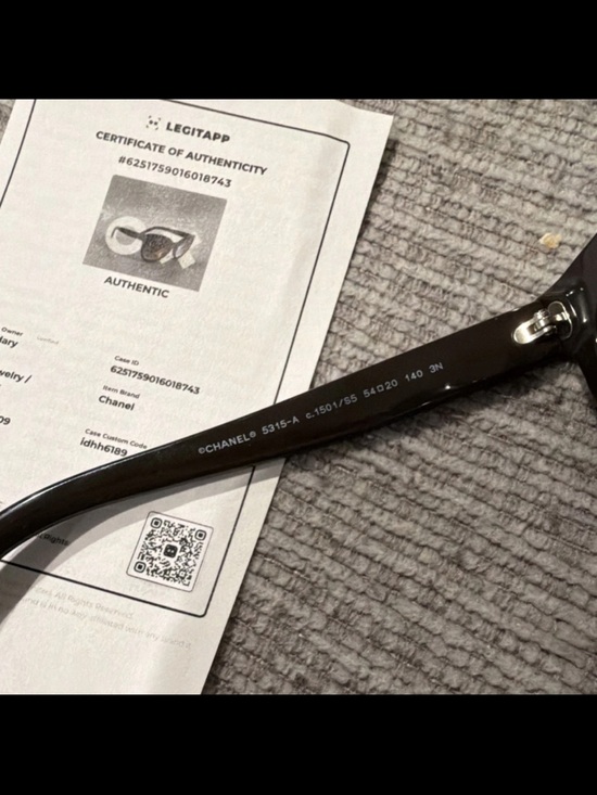 CHANEL Black Cat-Eye Sunglasses with Gradient Lenses